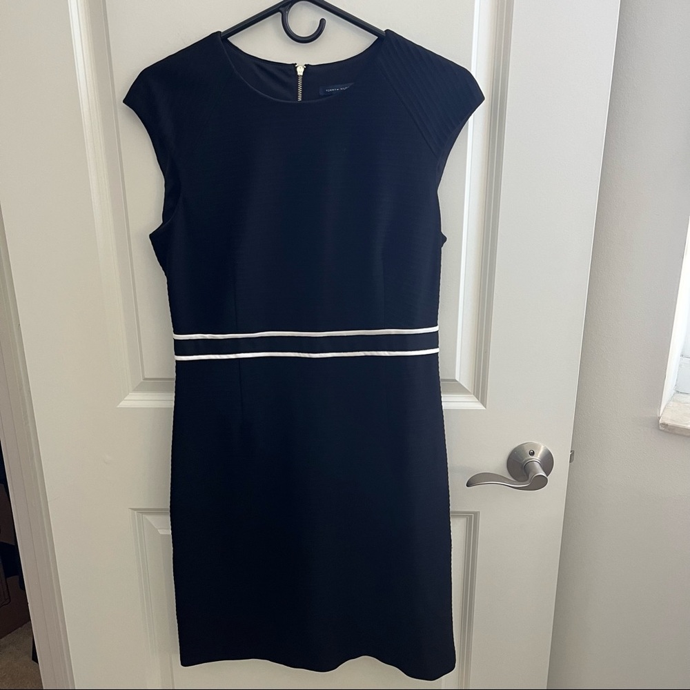 🌴Tommy Hilfiger Women's Black with White Belt Sheath Dress Size 10
